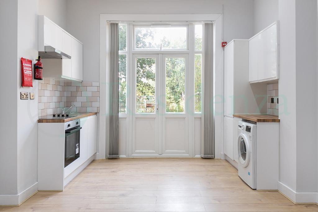 Kempshott Road, London, SW16 5LQ
