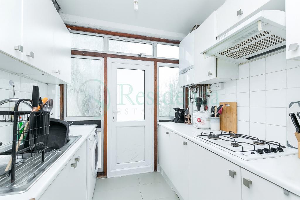 Park Avenue, Mitcham, CR4 2EL